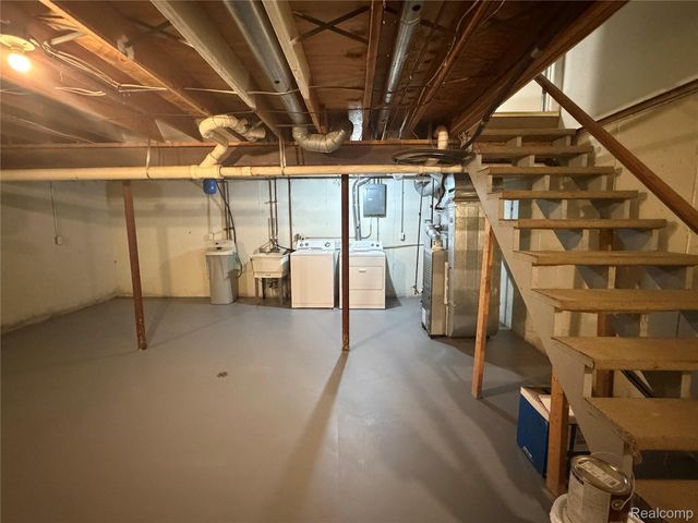 7943 Pontiac Lake Road, Waterford Charter Township, MI 48327