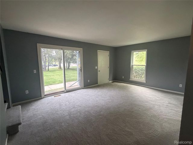 7943 Pontiac Lake Road, Waterford Charter Township, MI 48327