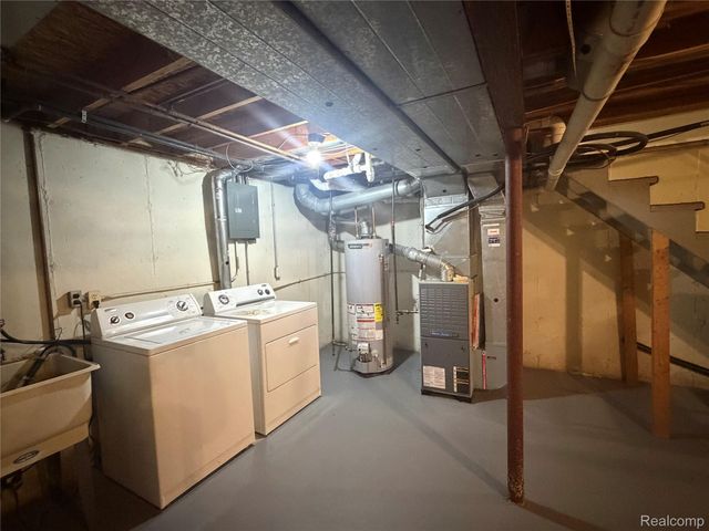 7943 Pontiac Lake Road, Waterford Charter Township, MI 48327