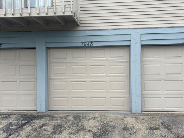 7943 Pontiac Lake Road, Waterford Charter Township, MI 48327