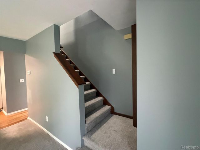 7943 Pontiac Lake Road, Waterford Charter Township, MI 48327
