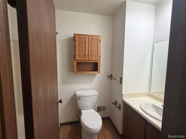 7943 Pontiac Lake Road, Waterford Charter Township, MI 48327