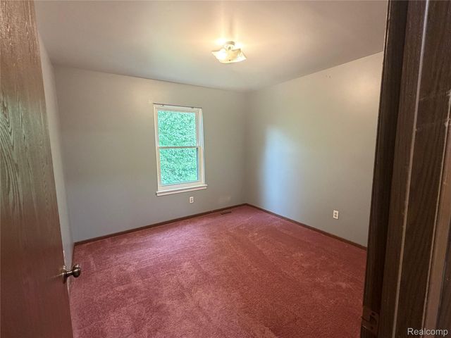 7943 Pontiac Lake Road, Waterford Charter Township, MI 48327