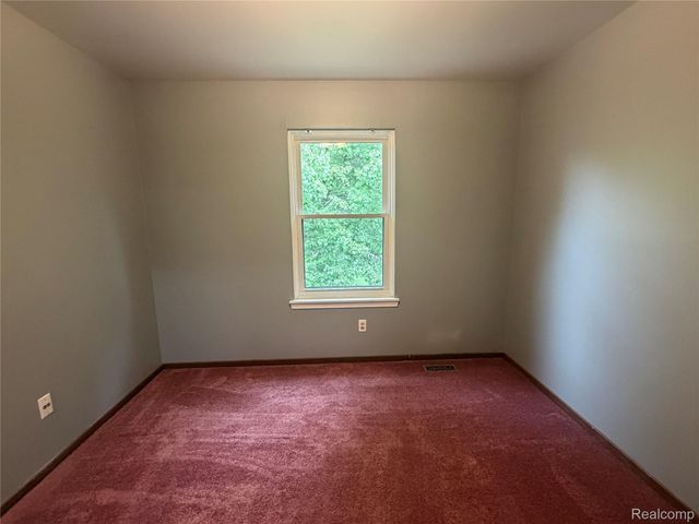 7943 Pontiac Lake Road, Waterford Charter Township, MI 48327