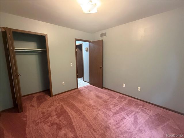 7943 Pontiac Lake Road, Waterford Charter Township, MI 48327