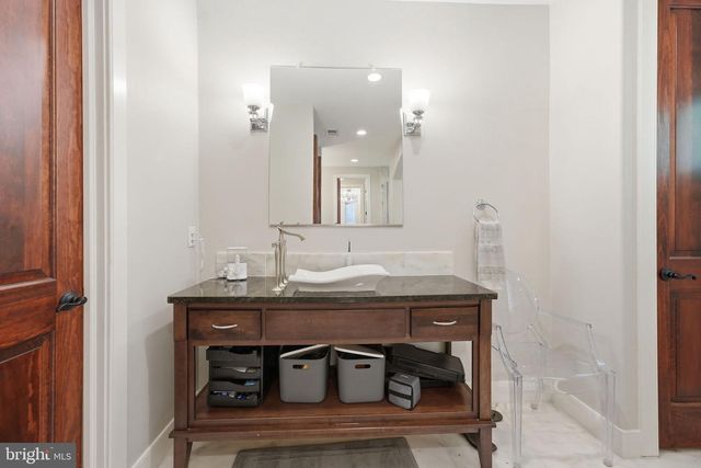 1231 INGLESIDE AVE, Mclean, VA 22101