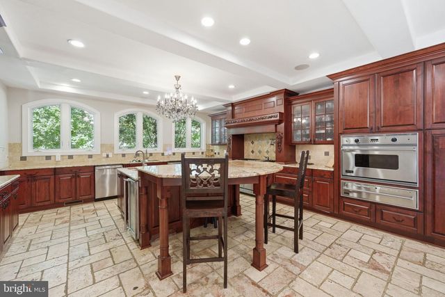 1231 INGLESIDE AVE, Mclean, VA 22101