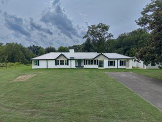 631 Bethany Rd, Red Boiling Springs, TN 37150