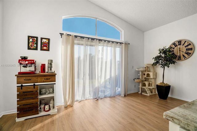 8165 Pelican Harbour Dr, Lake Worth, FL 33467