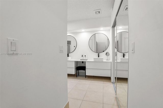 8165 Pelican Harbour Dr, Lake Worth, FL 33467