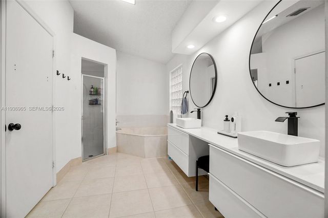 8165 Pelican Harbour Dr, Lake Worth, FL 33467