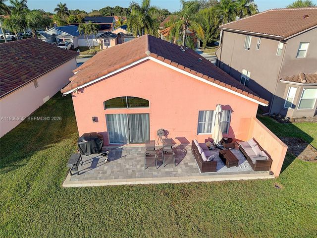 8165 Pelican Harbour Dr, Lake Worth, FL 33467
