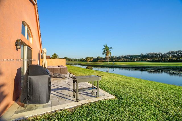 8165 Pelican Harbour Dr, Lake Worth, FL 33467