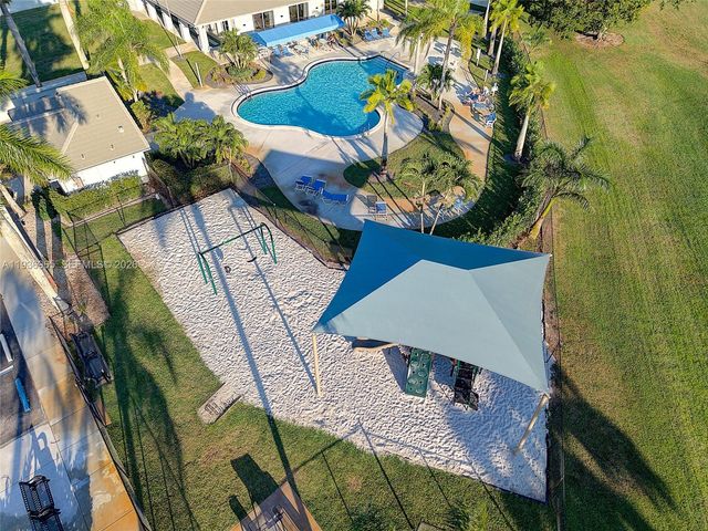 8165 Pelican Harbour Dr, Lake Worth, FL 33467