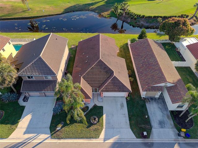 8165 Pelican Harbour Dr, Lake Worth, FL 33467
