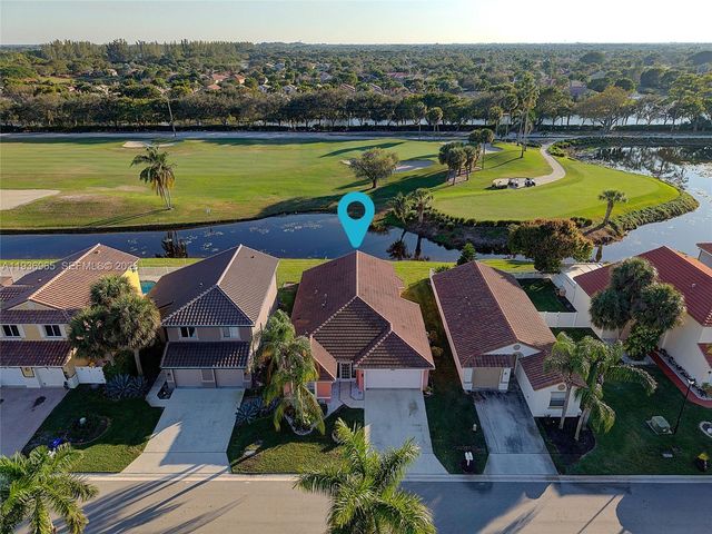 8165 Pelican Harbour Dr, Lake Worth, FL 33467