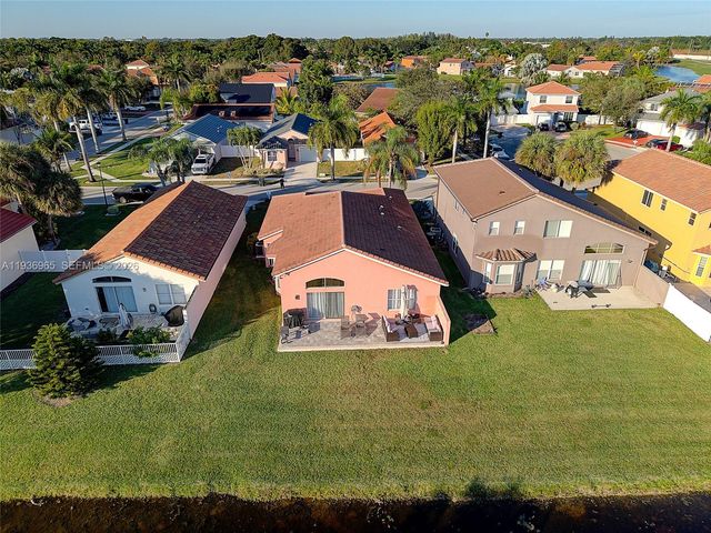 8165 Pelican Harbour Dr, Lake Worth, FL 33467