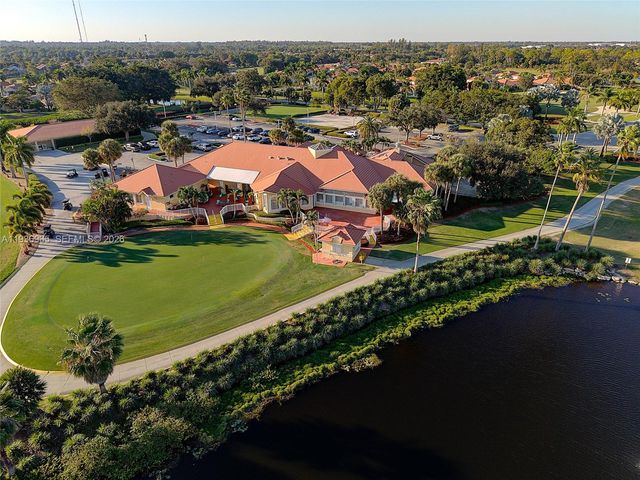 8165 Pelican Harbour Dr, Lake Worth, FL 33467