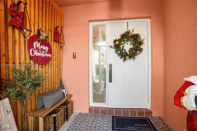 8165 Pelican Harbour Dr, Lake Worth, FL 33467