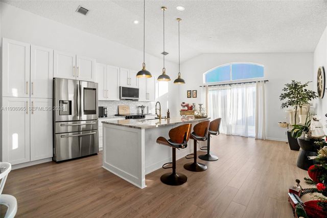 8165 Pelican Harbour Dr, Lake Worth, FL 33467