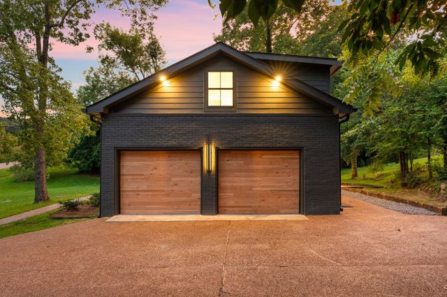 836 Forest Hills Dr, Nashville, TN 37220