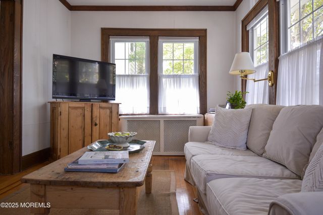 8 Norwood Court, West Long Branch, NJ 07764