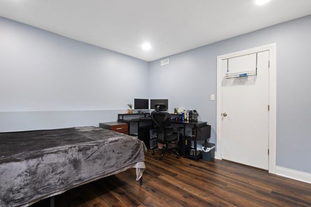 2004 E Parkview Circle, Hoffman Estates, IL 60169