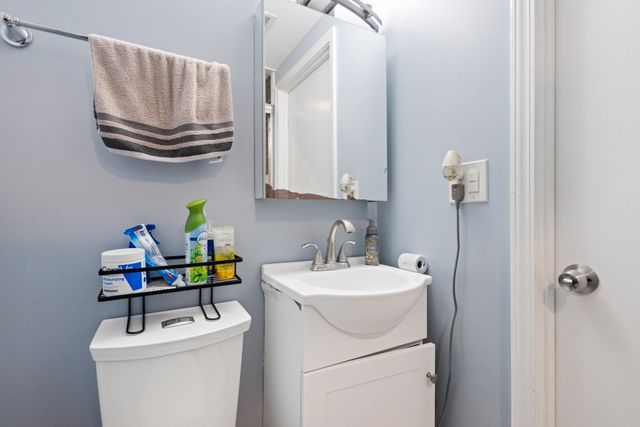 2004 E Parkview Circle, Hoffman Estates, IL 60169