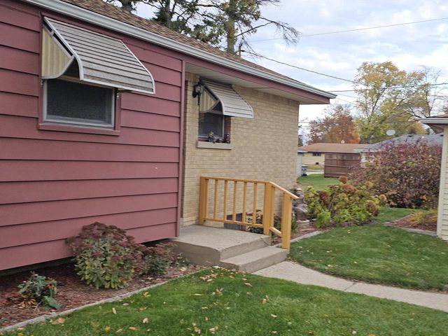 7650 N Delta PLACE, Milwaukee, WI 53223