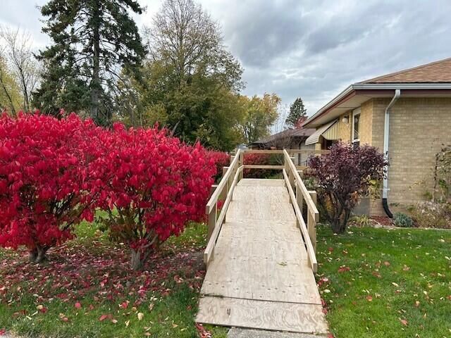 7650 N Delta PLACE, Milwaukee, WI 53223