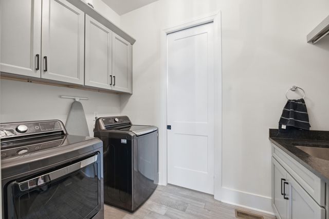 320 Chamberlin St, Nashville, TN 37209