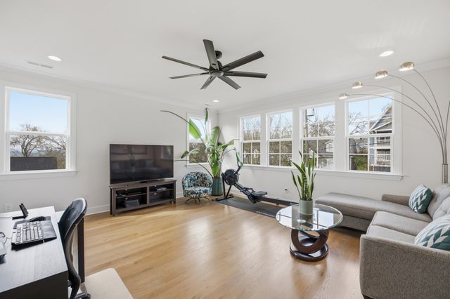 320 Chamberlin St, Nashville, TN 37209