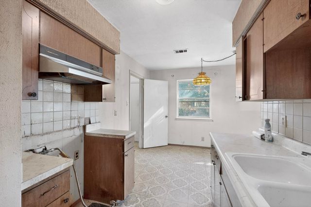 1214 Glenn Drive, Euless, TX 76039