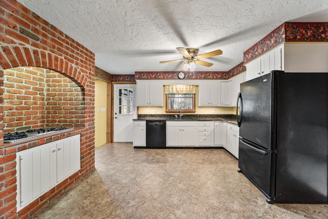 707 PINE TREE Drive, Girard, PA 16417