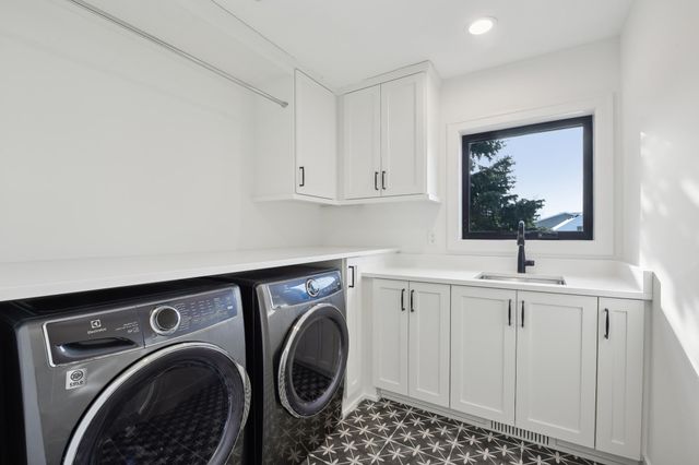 5825 Zenith Avenue S, Edina, MN 55410
