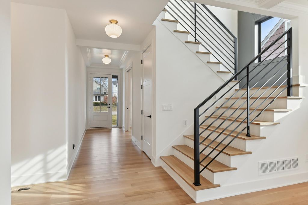5825 Zenith Avenue S, Edina, MN 55410 — photo 2