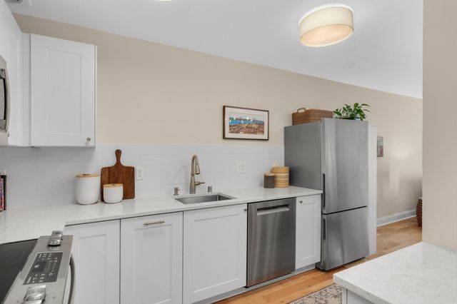 6186 Golden Valley Road, Golden Valley, MN 55422