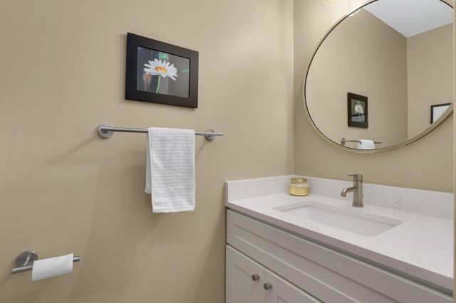 6186 Golden Valley Road, Golden Valley, MN 55422