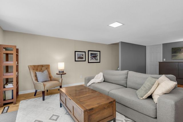 6186 Golden Valley Road, Golden Valley, MN 55422