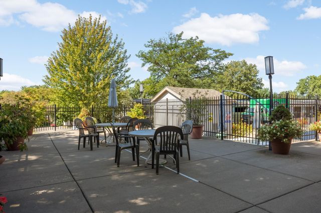 6186 Golden Valley Road, Golden Valley, MN 55422