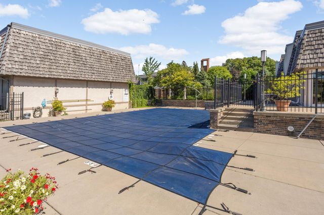 6186 Golden Valley Road, Golden Valley, MN 55422