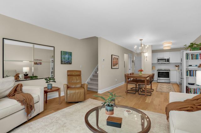 6186 Golden Valley Road, Golden Valley, MN 55422
