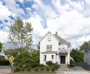 209 Walnut Street 1, Newton, MA 02460