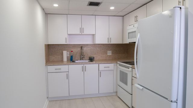 400 SW 134th Way 302f, Pembroke Pines, FL 33027