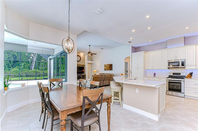 5612 EAGLEGLEN PLACE, Lithia, FL 33547