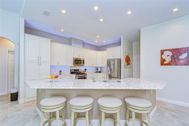 5612 EAGLEGLEN PLACE, Lithia, FL 33547