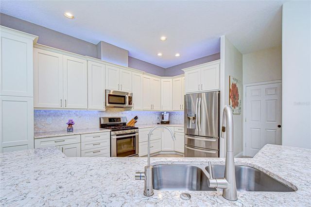 5612 EAGLEGLEN PLACE, Lithia, FL 33547