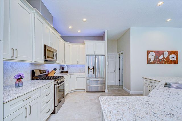 5612 EAGLEGLEN PLACE, Lithia, FL 33547