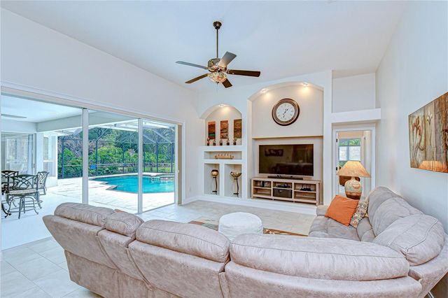 5612 EAGLEGLEN PLACE, Lithia, FL 33547