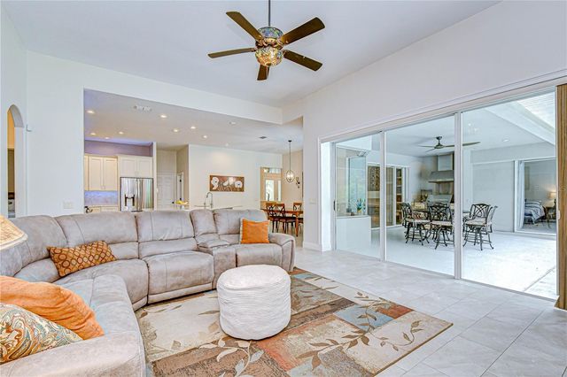 5612 EAGLEGLEN PLACE, Lithia, FL 33547